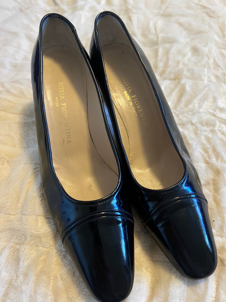 Silvia Florentina Classic Black Patent Midheel Pumps - Women